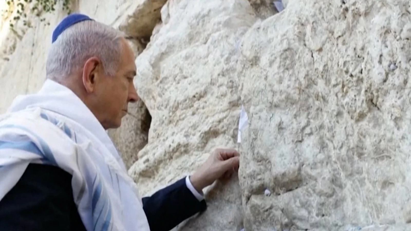İran'a saldıran Netanyahu ağlama duvarına bu notu bıraktı