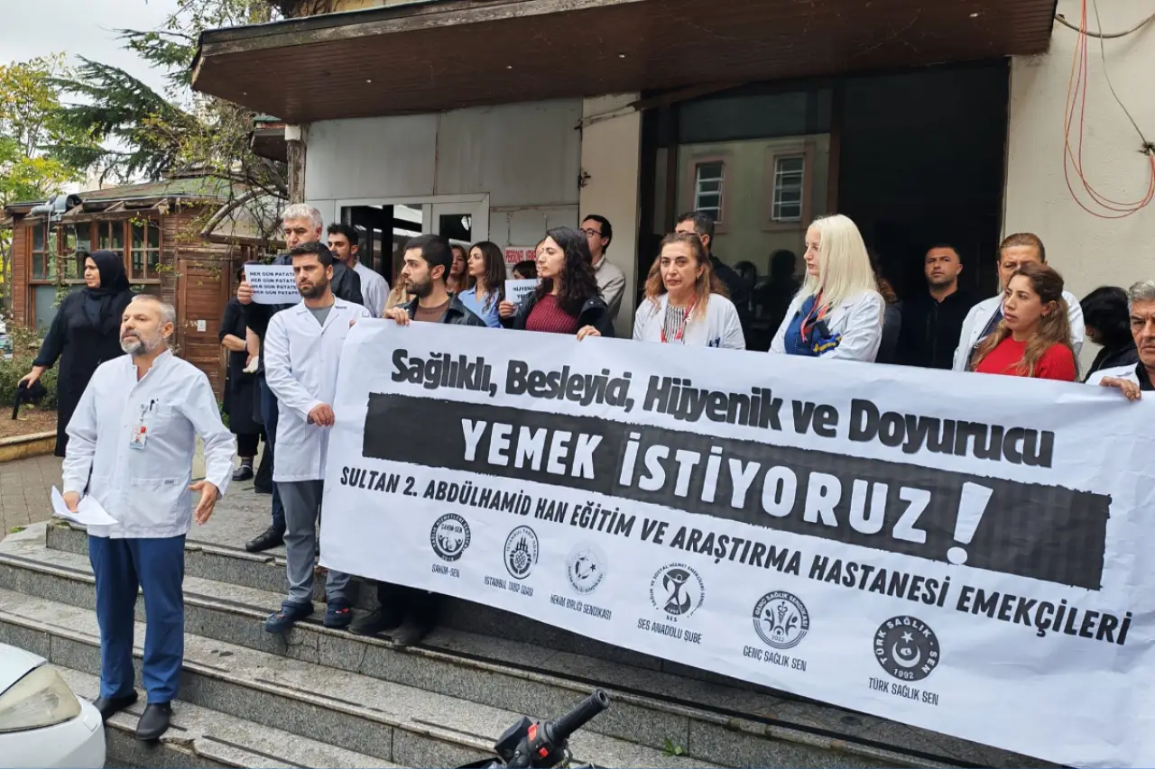 Sağlık emekçileri yemekhane boykotunda buluştu: “Her gün patates, her gün patates, her gün patates"