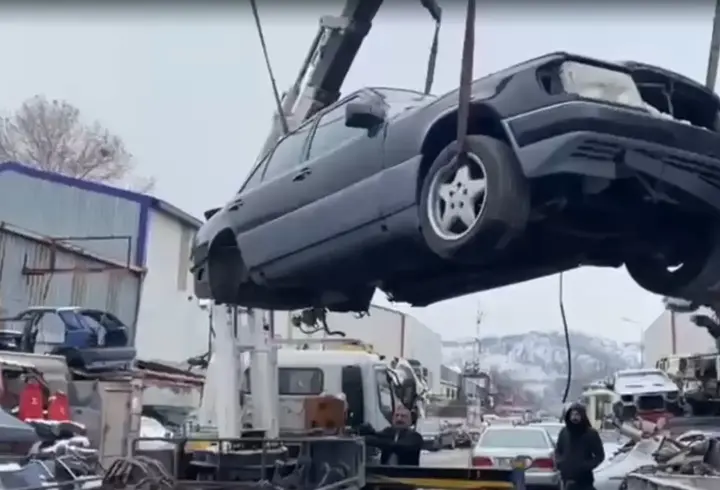 Yurt dışından gelen araçları parça parça söken hurdacılara operasyon
