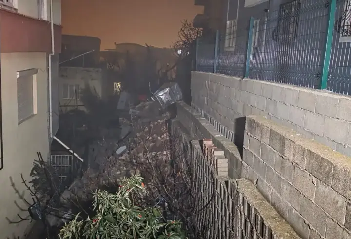 Kahramanmaraş’ta istinat duvarı yıkıldı; 1 apartman ve 3 ev boşaltıldı