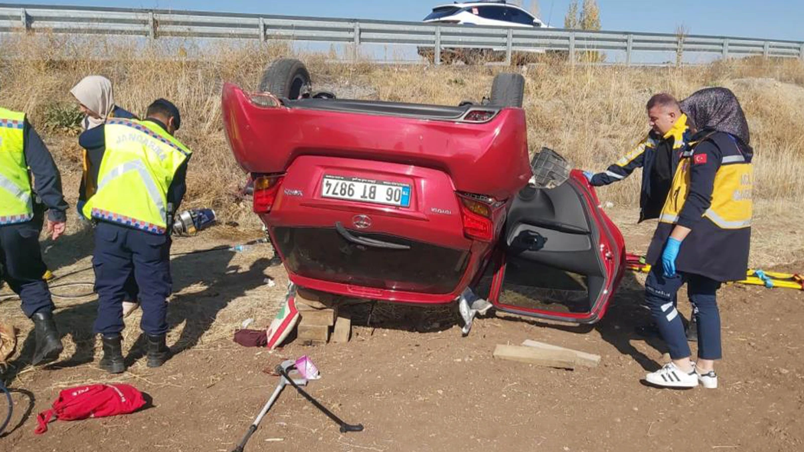 Konya’da otomobil şarampole yuvarlandı: 1 ölü, 2 yaralı