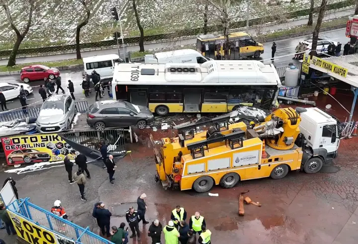 Esenler’deki İETT otobüsü kazası kamerada