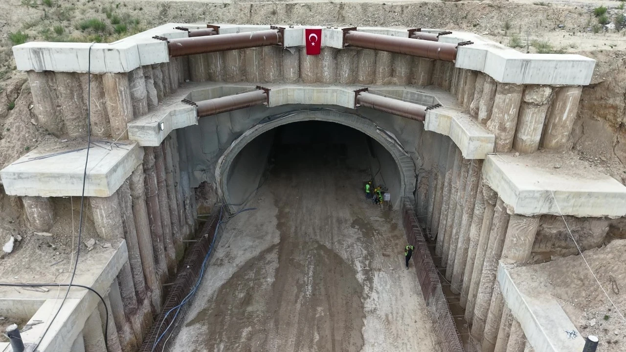 Türkiye’nin en uzun ve en geniş tek tüneli Hatay’da yükseliyor