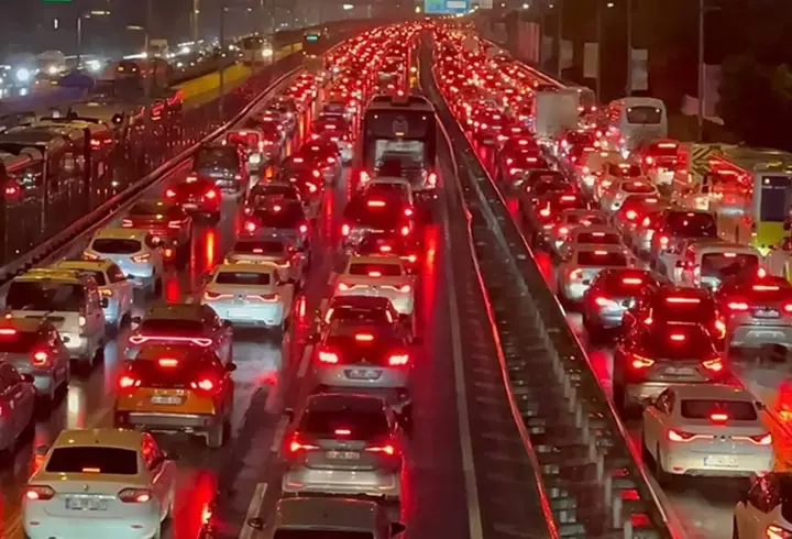 İstanbul'da trafik yoğunluğu yüzde 85'lere geldi