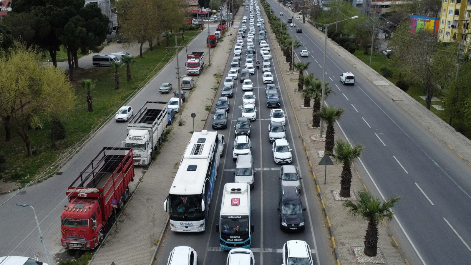 9 günlük tatil başladı, kilometrelerce kuyruk oluştu!