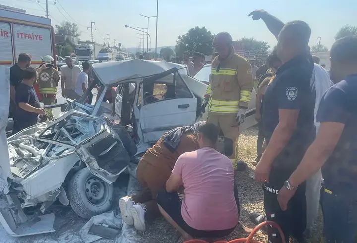 Manisa’da karı-kocayı hayattan koparan feci kaza