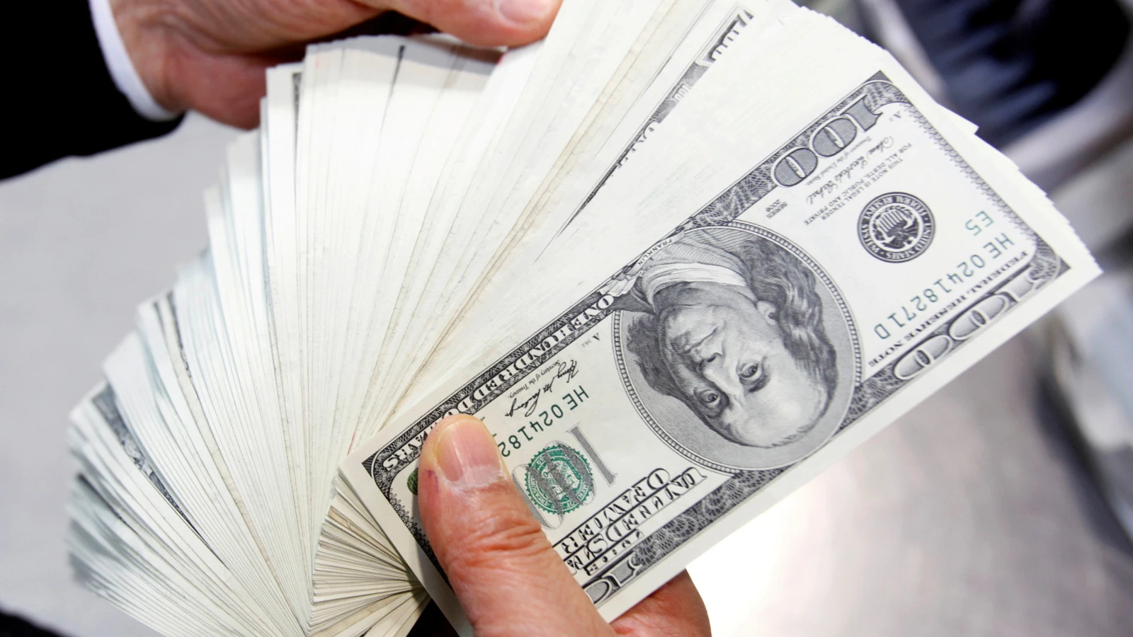Cari denge Ocak'ta 6,8 milyar dolar açık verdi