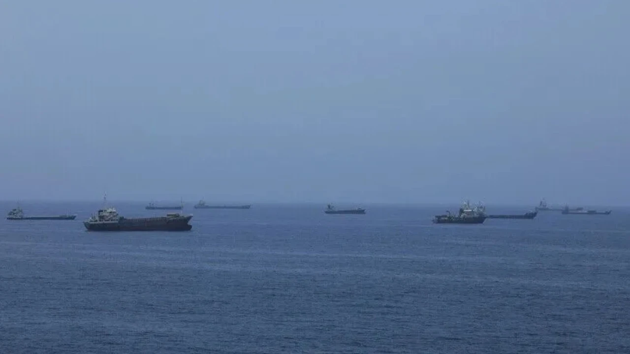 Hürmüz Boğazı'nda gizli koridor iddiası: Her gece onlarca tanker geçiriliyor