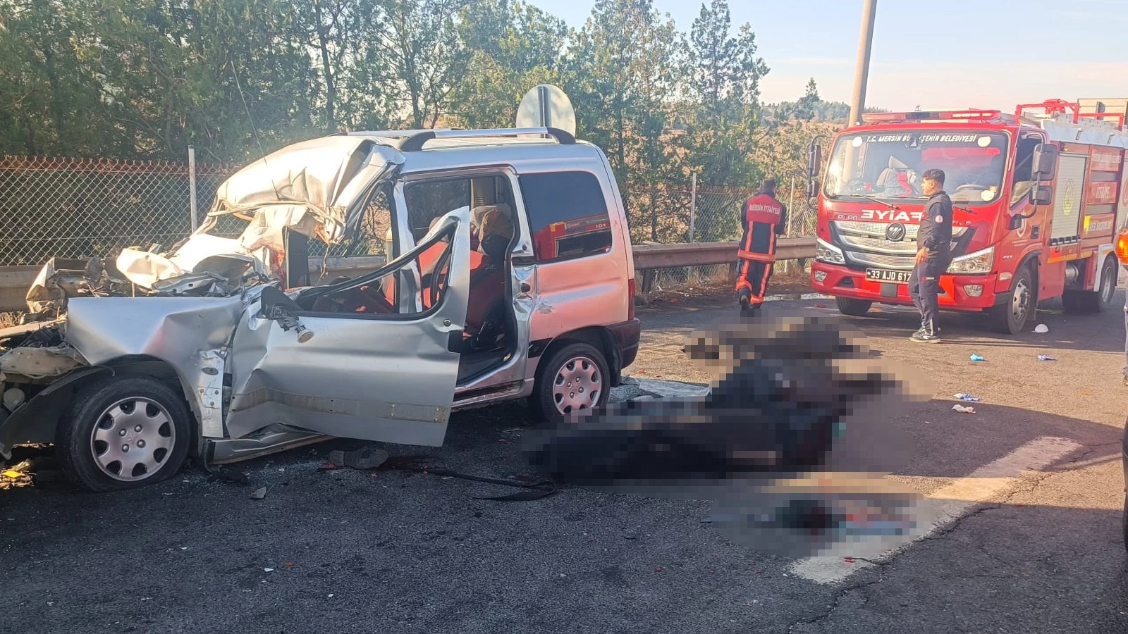 Mersin'de korkunç kaza: 3 kişi feci şekilde can verdi