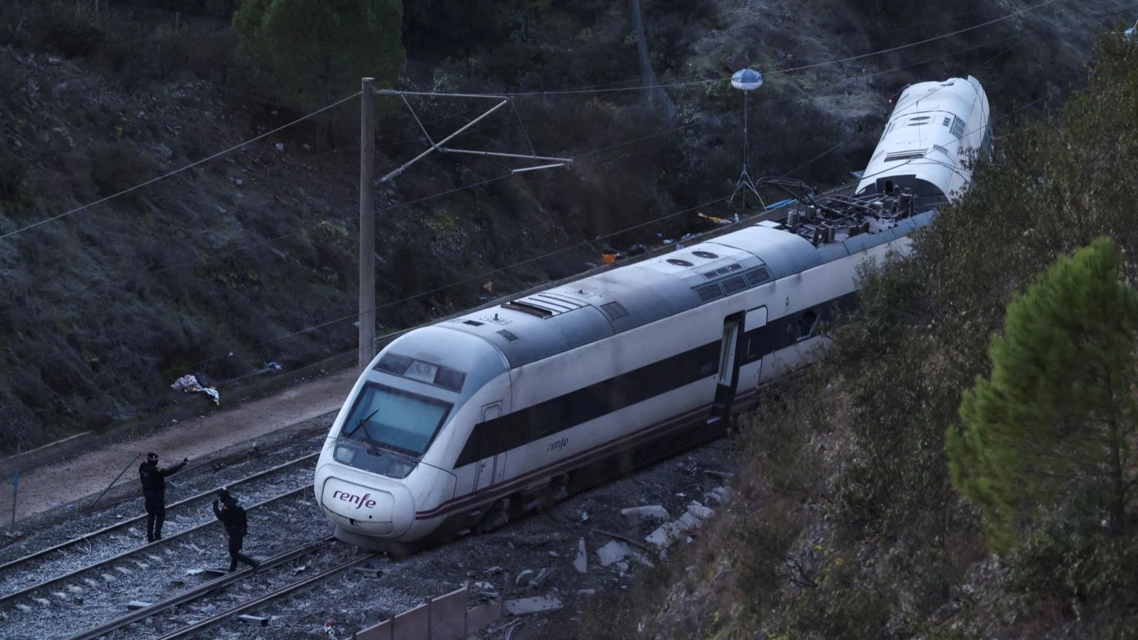 Düz hattaki hızlı tren kazasının nedeni açıklanamıyor... İspanya Ulaştırma Bakanı: Çok tuhaf
