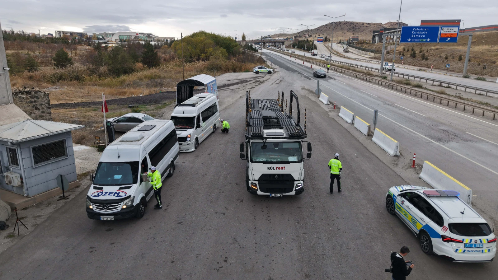 43 ilin geçiş güzergahında denetimi: Araçlar tek tek durduruldu