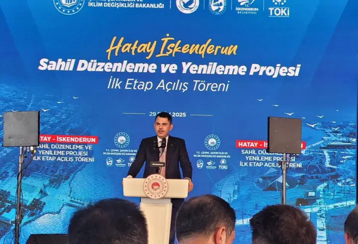 Bakan Kurum: "Sındırgı'daki yapıları teker teker tarıyoruz"