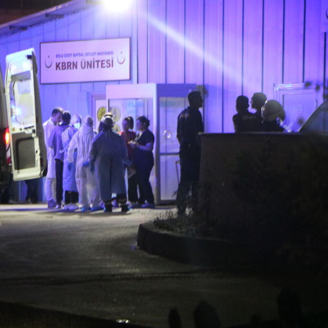 Akaryakıt deposundan şüpheli madde çıktı: 9 polis zehirlendi