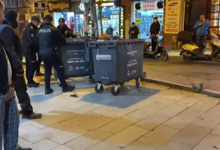 İstanbul - Şişli'de çöp konteynerinde başı olmayan kadın cesedi bulundu - 1