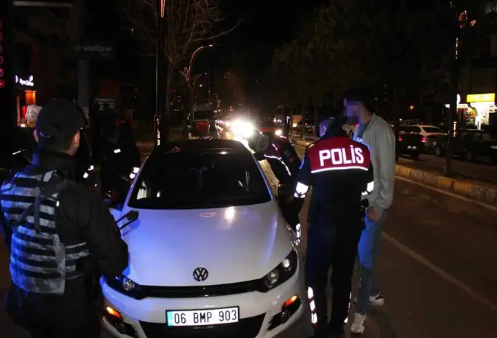 Stajyer ehliyeti ile direksiyon başında alkollü yakalandı  