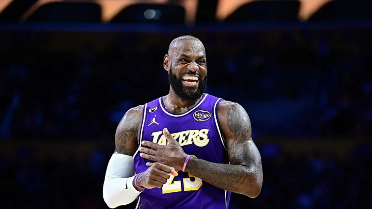 LeBron James, NBA tarihinde triple-double yapan en yaşlı oyuncu oldu!