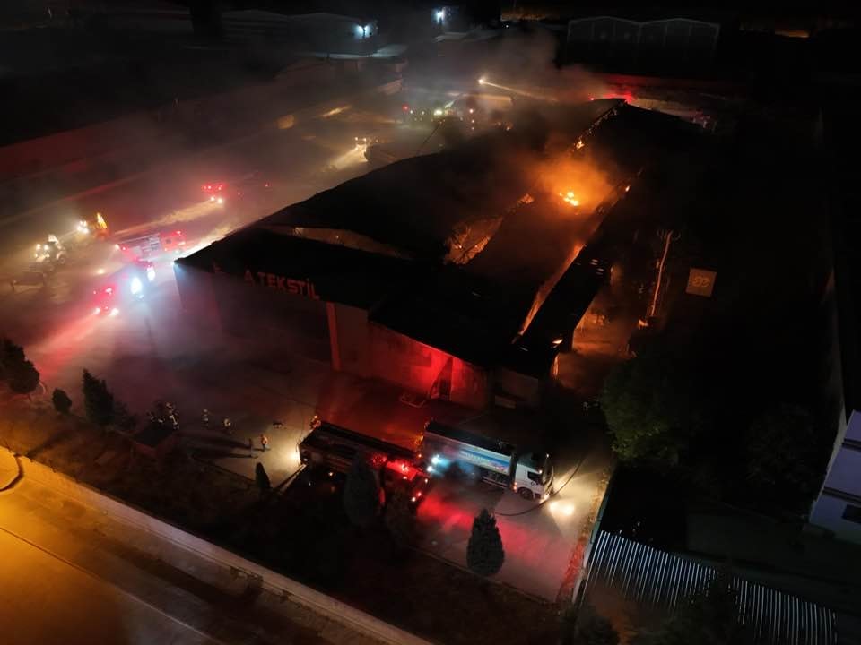 Çorum OSB’de tekstil fabrikasında yangın: 8 kişi dumandan etkilendi