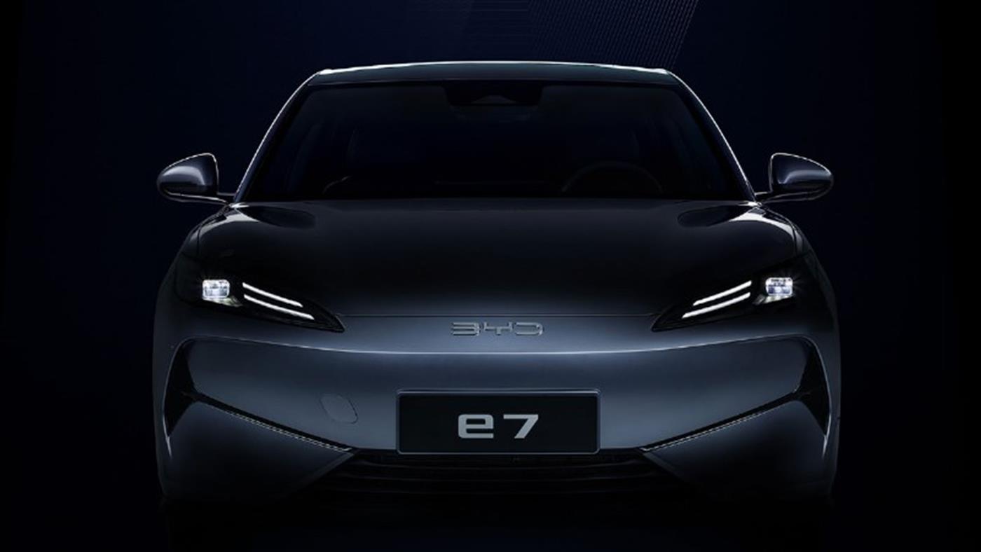 BYD yeni elektrikli sedanı e7’yi tanıttı: İşte detaylar