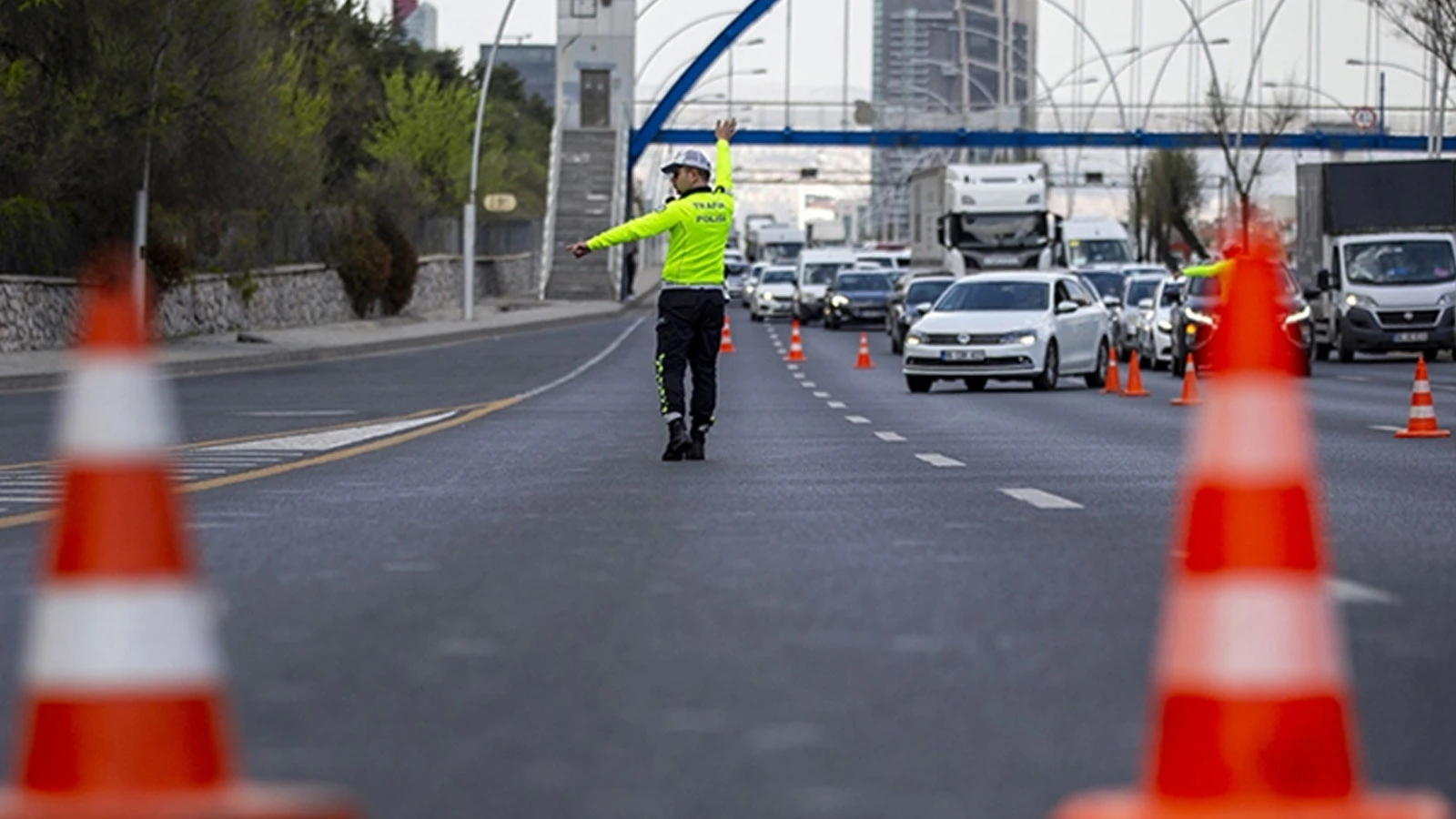 İstanbul'da iki yakada bazı yollar geçici olarak trafiğe kapatılacak
