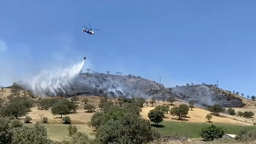 Çanakkale'de bozuk orman alanında çıkan yangına müdahale ediliyor