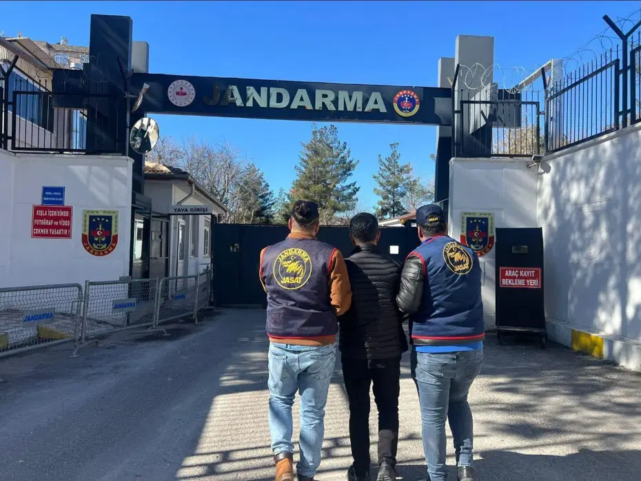 Diyarbakır'da yapılan operasyonlarda 105 hükümlü yakalandı