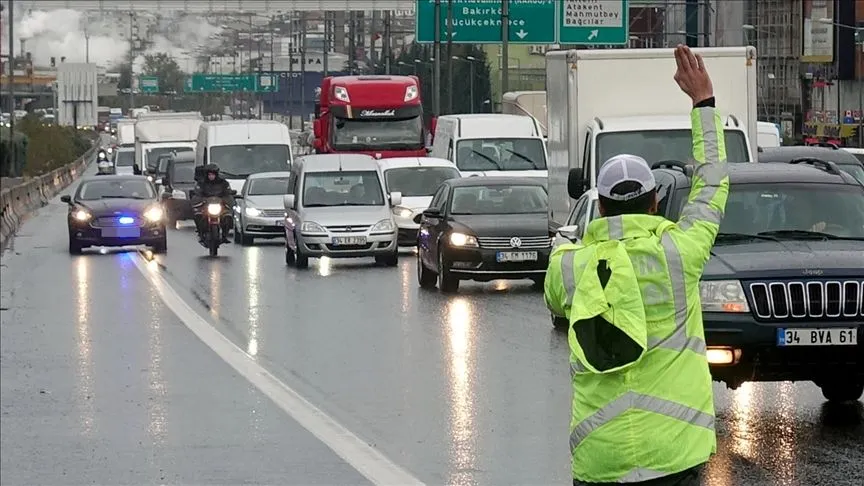 Trafik denetimlerinde, izinsiz "çakar" kullanan 39 sürücüye işlem yapıldı