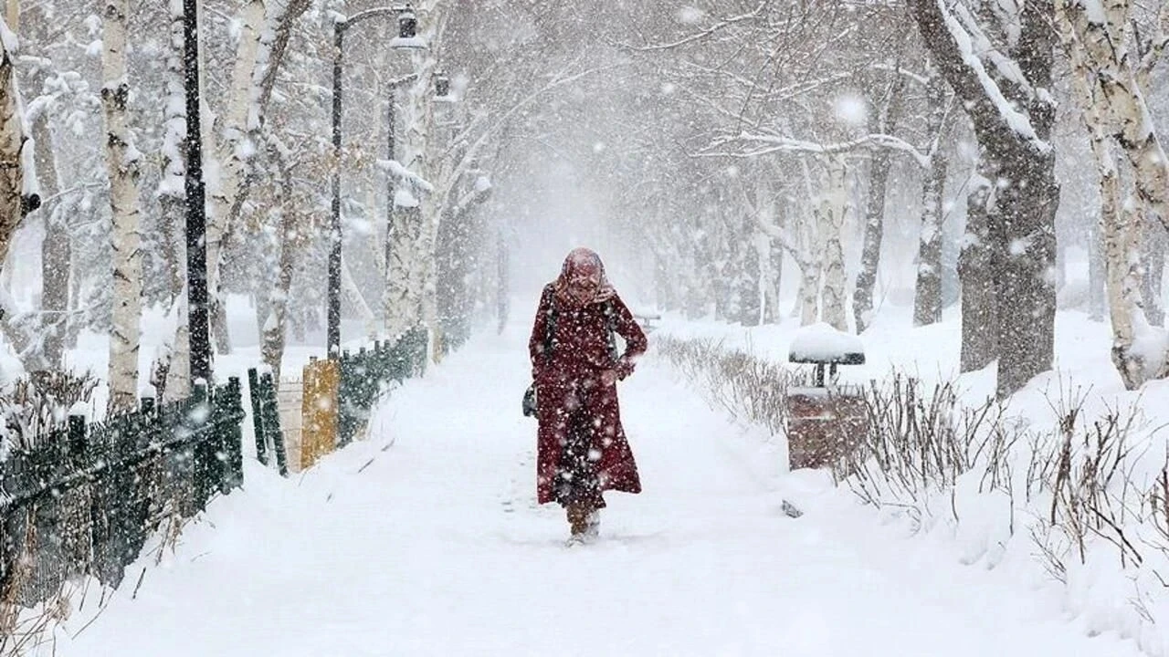 Meteoroloji uyardı: Üç bölgede yağış alarmı, kar geri döndü