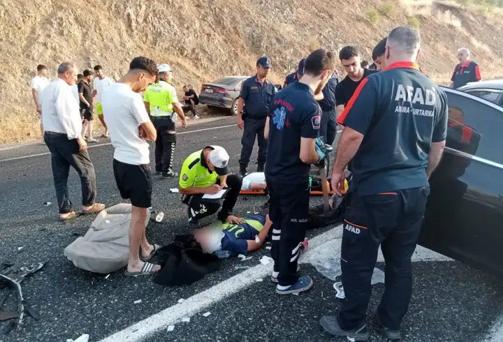 Elazığ’da otomobiller çapıştı: 1’i ağır, 6 yaralı