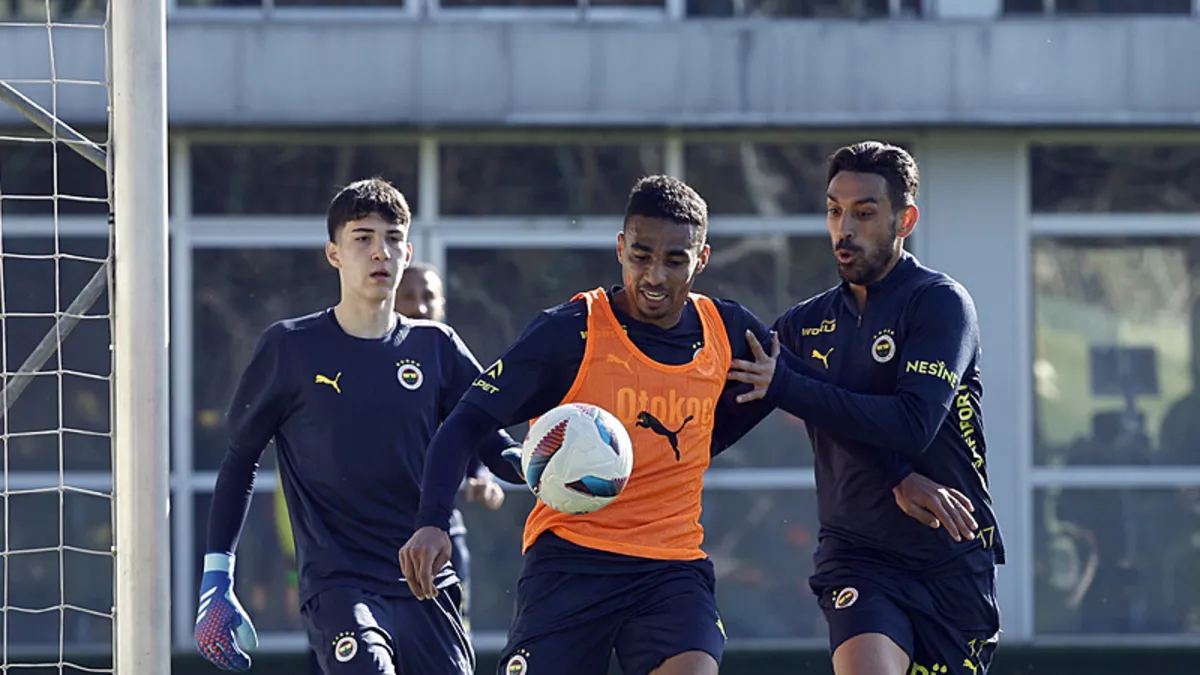 TRANSFER HABERİ - Fenerbahçeli yıldıza 2 talip birden çıktı! Sezon sonunda görüşme...