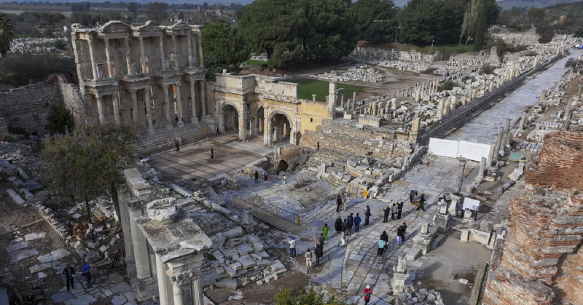 "Efes, otopark rantına kurban edilemeyecek kadar kıymetli"
