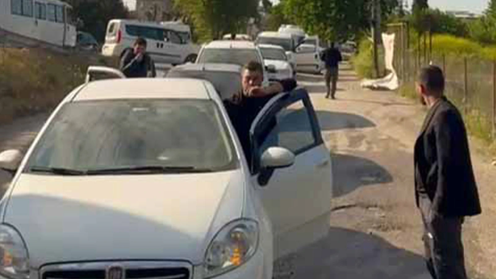 Yalova'da sürücüler birbirine yol vermedi: Trafik kilitlendi