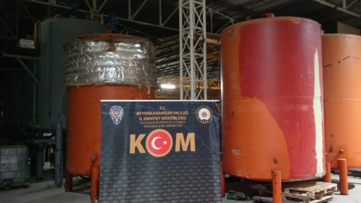 Afyonkarahisar’da kaçak akaryakıt operasyonu: 20 ton ele geçirildi