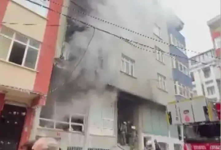 İstanbul- Bağcılarda iş yerinde çıkan yangın kısa süreli paniğe neden oldu