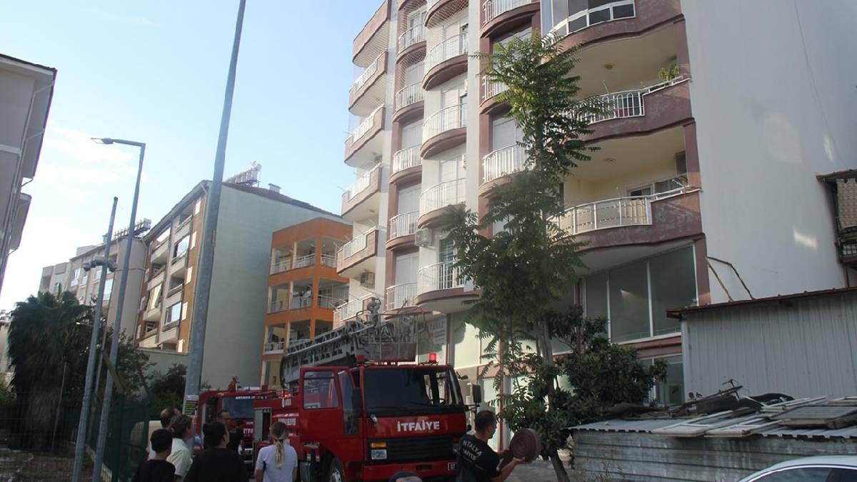 Antalya'da Ev Sahibi Dairesini Ateşe Verdi: Kiracısı İse Canını Hiçe Sayıp Kediyi Kurtardı