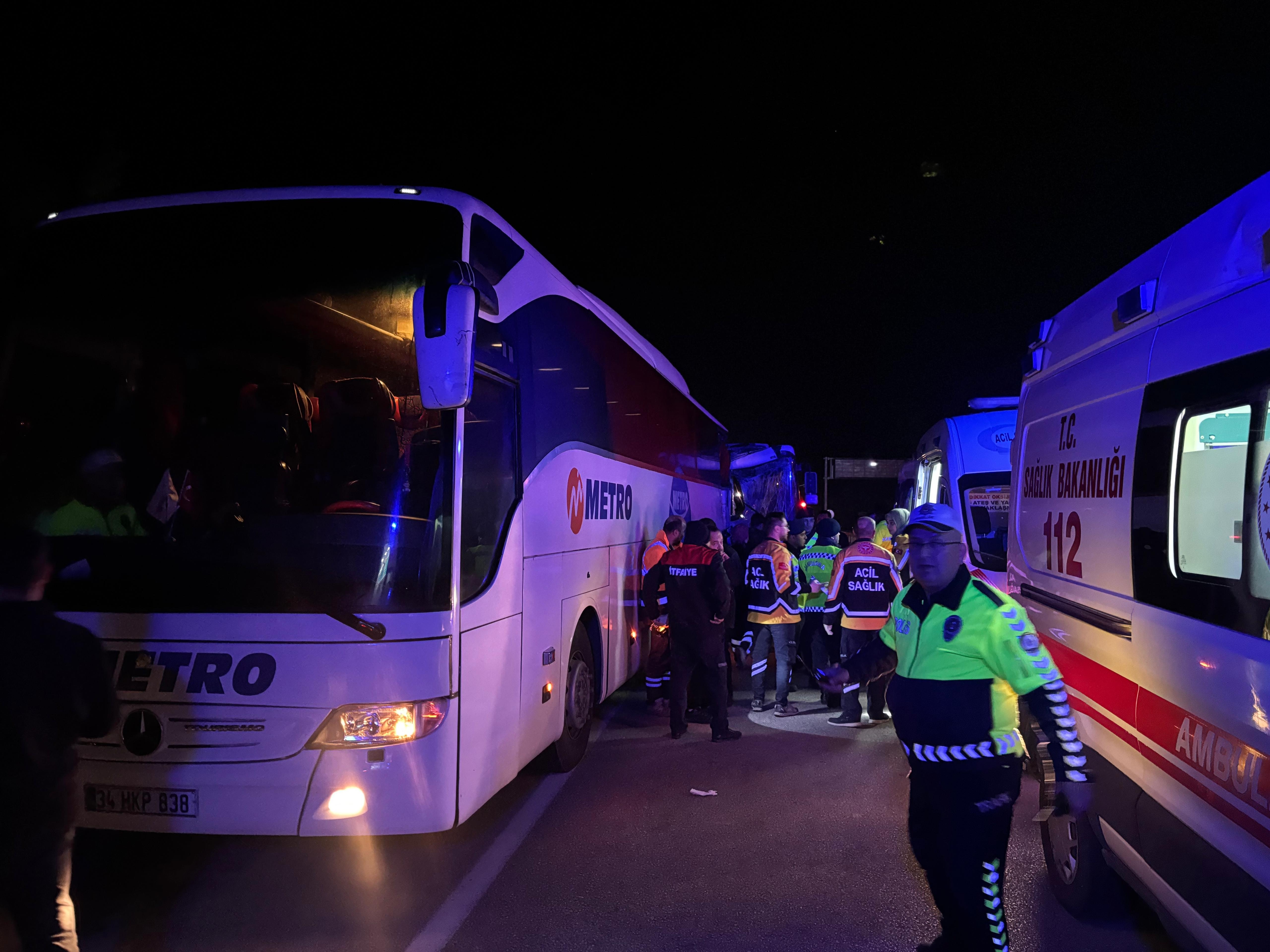 Sinop'ta iki otobüs çarpıştı: 13 kişi yaralandı