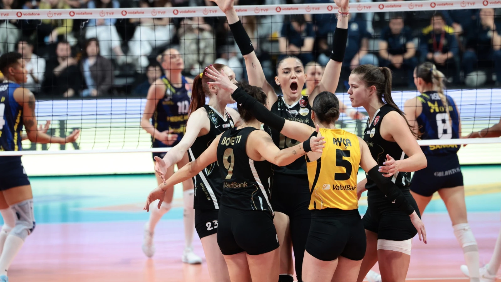 Vakıfbank, Fenerbahçe'yi 3-1 mağlup etti
