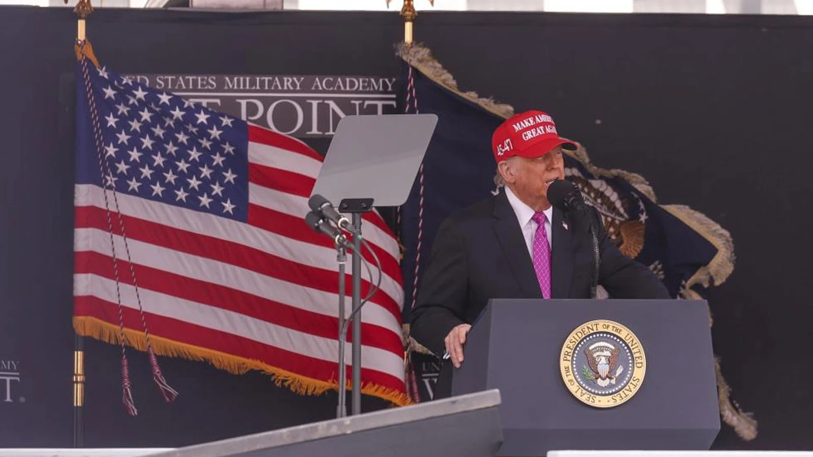 Trump: Dünyanın en güçlü ordusunu ben inşa ettim