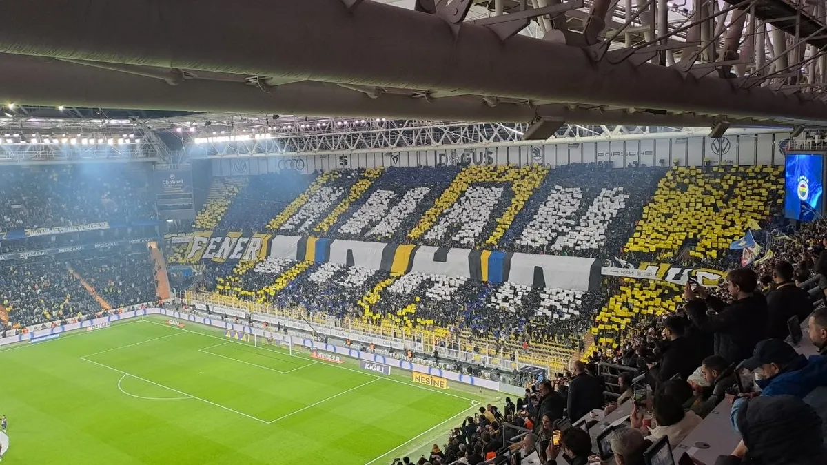 Fenerbahçe tribünlerinden Kasımpaşa maçında koreografi: İnan