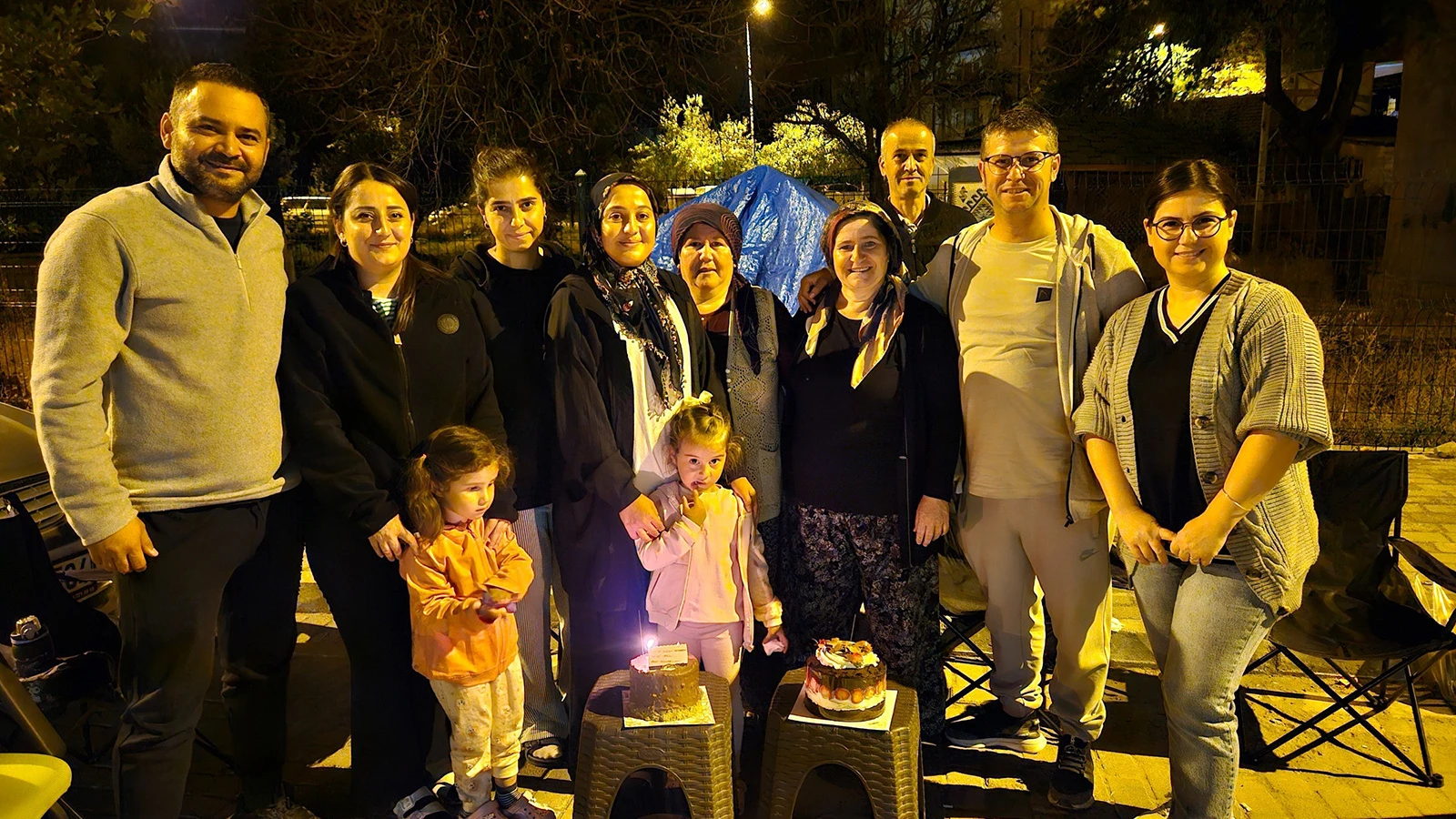 Balıkesir'de depremin gölgesi altında doğum günü neşesi
