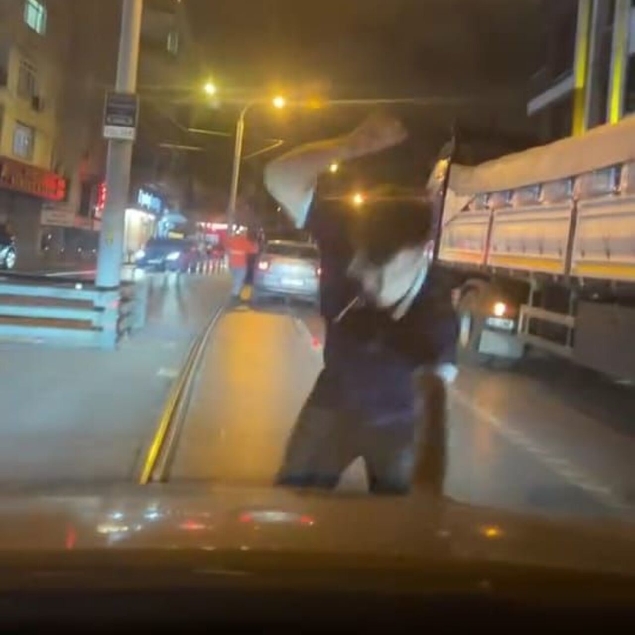 Güngören'de yol verme kavgası!