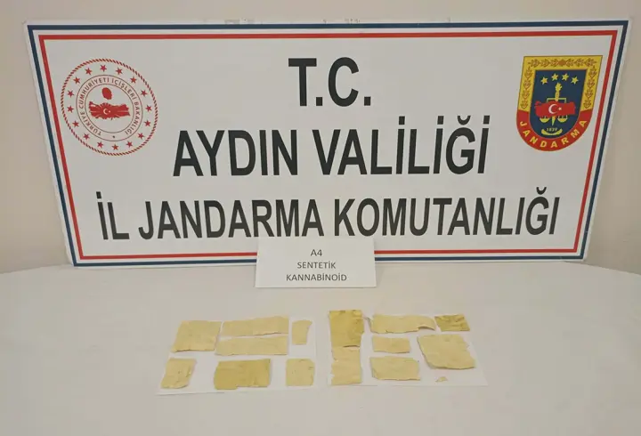 A4 kağıdına emdirilmiş uyuşturucuyla yakalanıp, gözaltına alındı