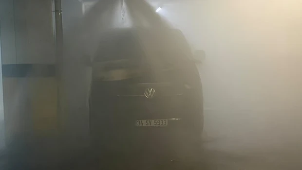 Gece Yarısı Otoparkta Yangın Paniği: Site Sakinleri Sokağa Döküldü