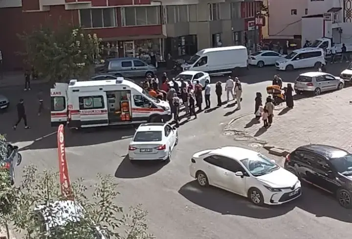 Otomobil ile çarpışan motosikletin sürücüsü yaralandı