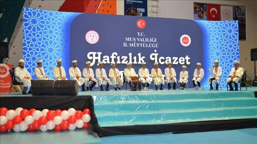 Muş'ta hafızlık eğitimini tamamlayan 300 öğrenci icazet aldı