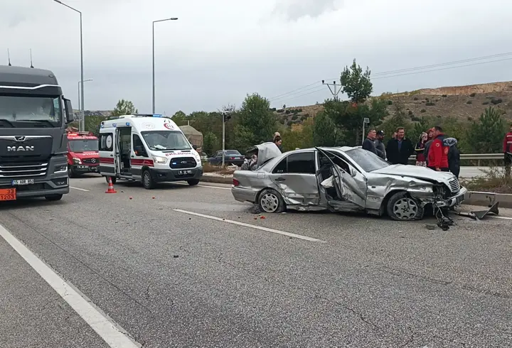 Burdur’da Düğün Yolunda Feci Kaza: 1 Kişi Öldü, 4 Kişi Yaralandı
