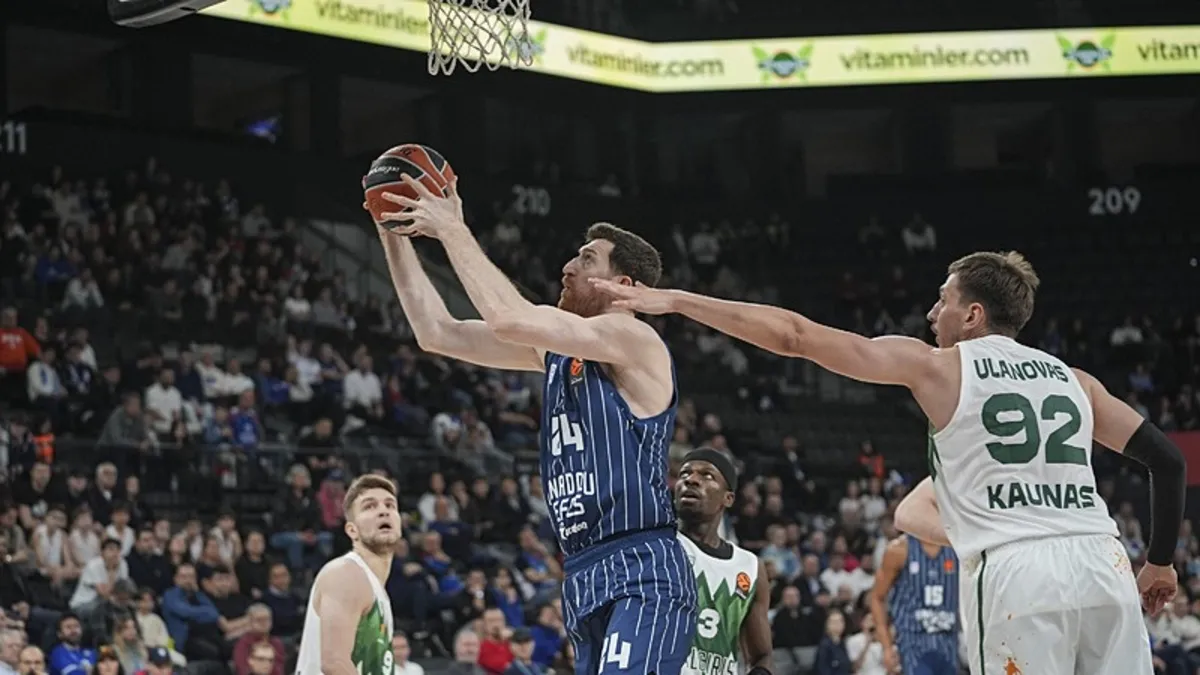 Anadolu Efes'ten sahasında üst üste 2. zafer!