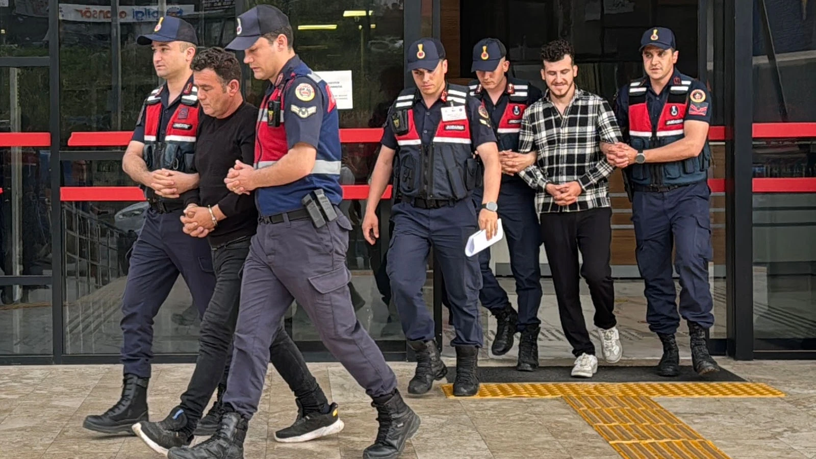 19 yaşındaki genç silahlı kavgada öldü, 3 kişi tutuklandı