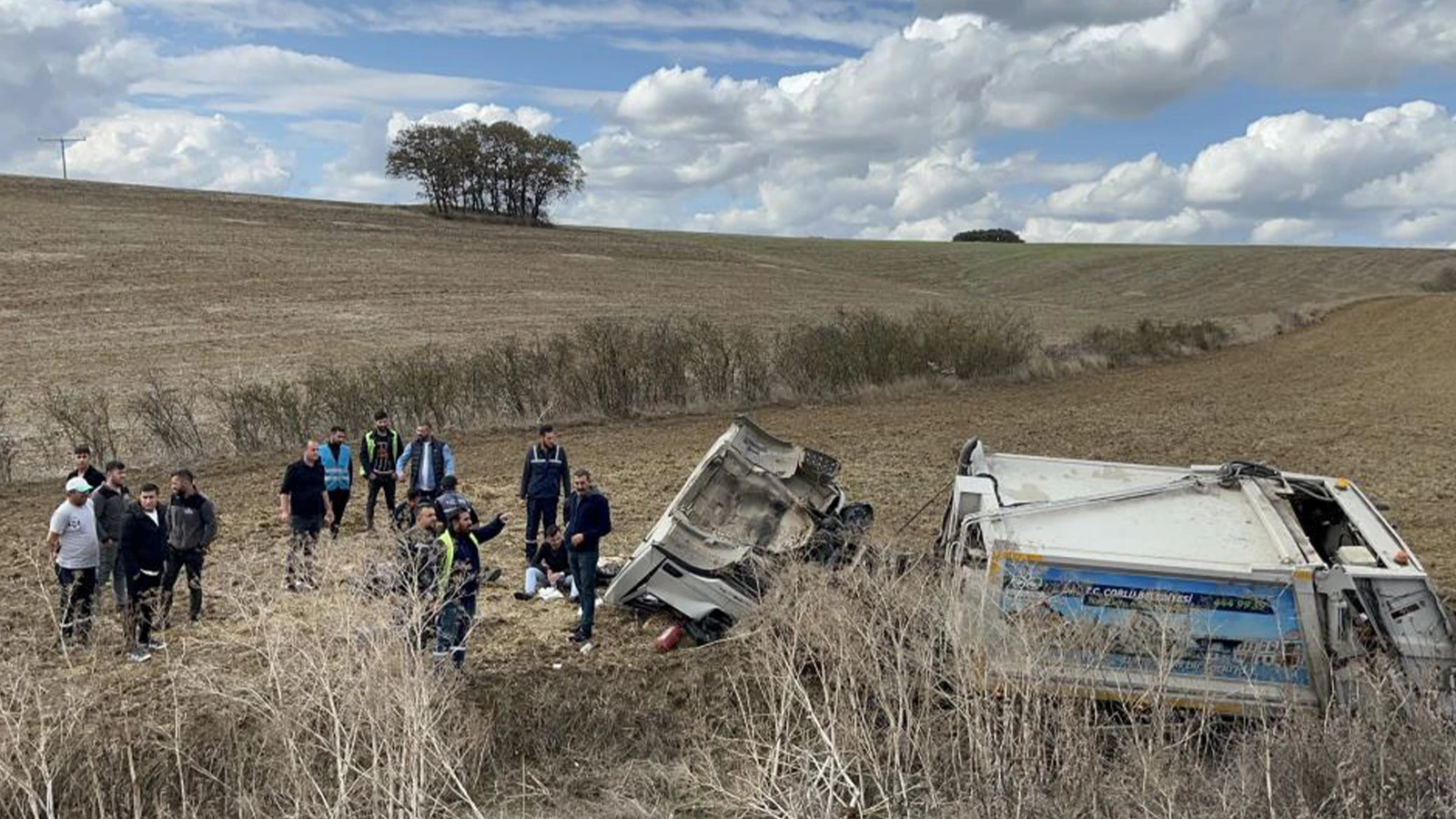 Tekirdağ’da çöp kamyonu şarampole uçtu: 3 işçi yaralandı
