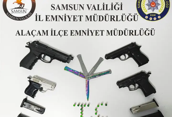 Samsun'da evinde ruhsatsız 4 tabanca bulunan zanlı yakalandı