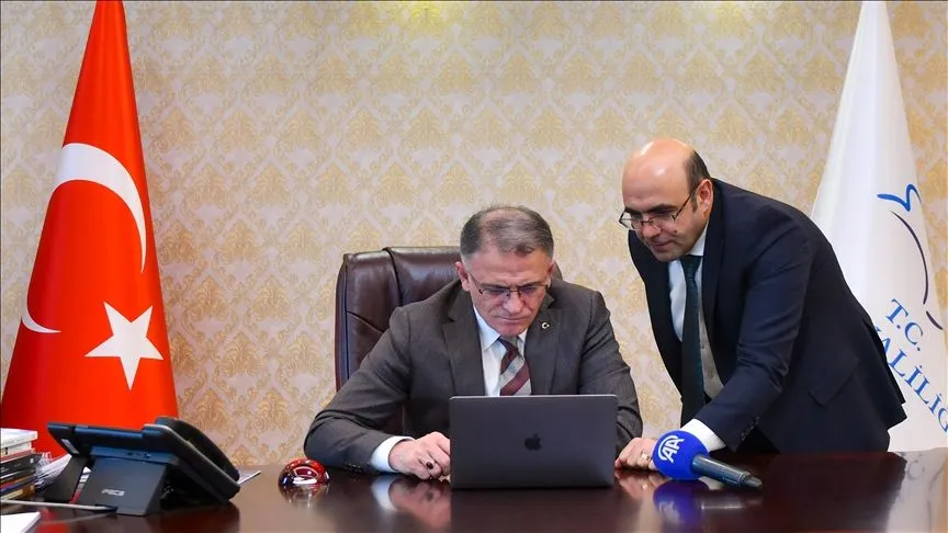 Van Valisi Balcı, AA'nın "Yılın Kareleri" oylamasına katıldı